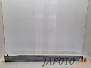 Gebruikte Zijskirt rechts Toyota Avensis Wagon (T27) 1.8 16V VVT-i Prijs € 75,00 Margeregeling aangeboden door Japoto Parts B.V.