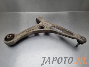 Gebruikte Draagarm Boven links-voor Hyundai Kona (OS) 64 kWh Prijs € 52,45 Margeregeling aangeboden door Japoto Parts B.V.