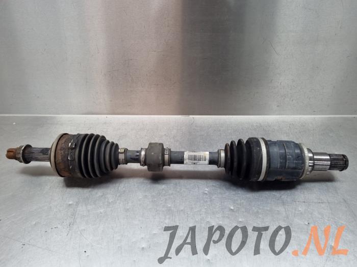 Gebruikte Aandrijfas links-voor Toyota Auris Touring Sports (E18) 1.8 16V Hybrid Prijs € 62,95 Margeregeling aangeboden door Japoto Parts B.V.