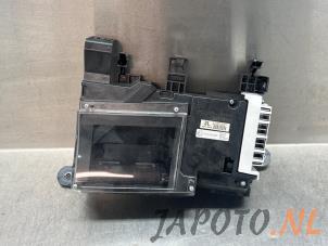 Gebruikte Head-up display Toyota Prius Plus (ZVW4) 1.8 Hybrid 16V Prijs € 157,45 Margeregeling aangeboden door Japoto Parts B.V.