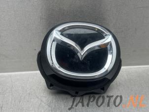 Gebruikte Achterklep Handgreep Mazda 3 Sport (BP) 2.0 SkyActiv-X M Hybrid 16V Prijs € 41,99 Margeregeling aangeboden door Japoto Parts B.V.