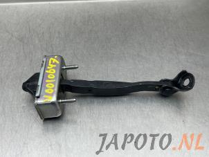 Gebruikte Deurvanger 4Deurs rechts-achter Mazda 3 Sport (BP) 2.0 SkyActiv-X M Hybrid 16V Prijs € 26,24 Margeregeling aangeboden door Japoto Parts B.V.