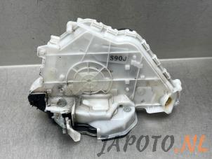 Gebruikte Slotmechaniek Portier 4Deurs links-voor Mazda 3 Sport (BP) 2.0 SkyActiv-X M Hybrid 16V Prijs € 52,49 Margeregeling aangeboden door Japoto Parts B.V.