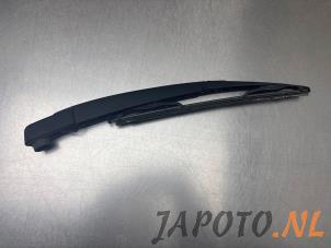 Gebruikte Ruitenwisserarm achter Mazda 3 Sport (BP) 2.0 SkyActiv-X M Hybrid 16V Prijs € 26,24 Margeregeling aangeboden door Japoto Parts B.V.