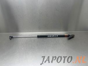 Gebruikte Achterklepdemper links-achter Subaru Legacy Wagon (BR) 2.5 16V Prijs € 24,95 Margeregeling aangeboden door Japoto Parts B.V.