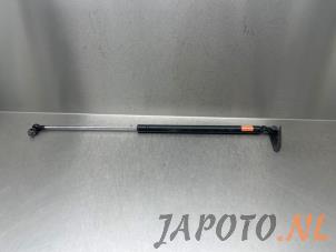 Gebruikte Kofferdekseldemper rechts-achter Subaru Legacy Wagon (BR) 2.5 16V Prijs € 24,95 Margeregeling aangeboden door Japoto Parts B.V.