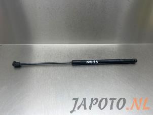 Gebruikte Kofferdekseldemper links-achter Suzuki Swift (ZA/ZC/ZD) 1.2 16_ Prijs € 15,70 Margeregeling aangeboden door Japoto Parts B.V.