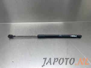 Gebruikte Kofferdekseldemper links-achter Hyundai iX20 (JC) 1.4i 16V Prijs € 15,70 Margeregeling aangeboden door Japoto Parts B.V.