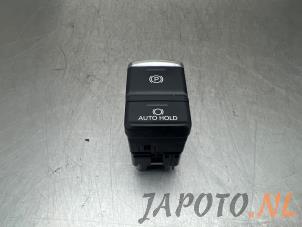 Gebruikte Handrem schakelaar Mitsubishi Eclipse Cross (GK/GL) 1.5 Turbo 16V 2WD Prijs € 36,70 Margeregeling aangeboden door Japoto Parts B.V.