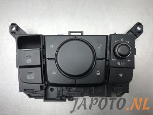 Gebruikte Command system bediening Mazda CX-30 (DM) 1.8 Skyactiv D 116 16V Prijs € 183,70 Margeregeling aangeboden door Japoto Parts B.V.