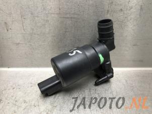 Gebruikte Ruitensproeierpomp voor Nissan Juke (F16) 1.0 DIG-T 12V Prijs € 26,24 Margeregeling aangeboden door Japoto Parts B.V.