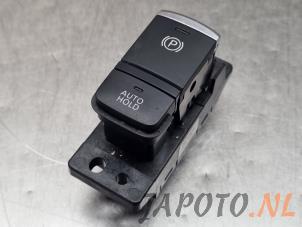 Gebruikte Schakelaar handrem Nissan Juke (F16) 1.0 DIG-T 12V Prijs € 31,49 Margeregeling aangeboden door Japoto Parts B.V.
