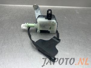 Gebruikte Motor Tankklepvergrendeling Toyota Avensis (T27) 1.8 16V VVT-i Prijs € 74,95 Margeregeling aangeboden door Japoto Parts B.V.