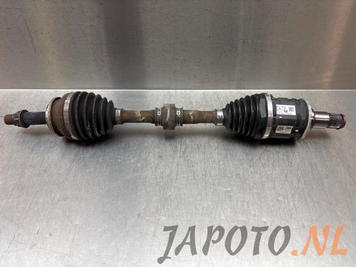 Gebruikte Aandrijfas links-voor Lexus UX 250h 2.0 16V Prijs € 209,95 Margeregeling aangeboden door Japoto Parts B.V.
