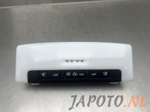 Gebruikte Binnenverlichting voor Nissan Juke (F16) 1.0 DIG-T 12V Prijs € 26,24 Margeregeling aangeboden door Japoto Parts B.V.