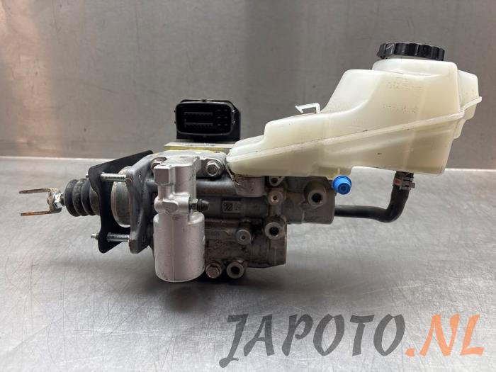 Gebruikte Rembol Lexus UX 250h 2.0 16V Prijs € 524,95 Margeregeling aangeboden door Japoto Parts B.V.