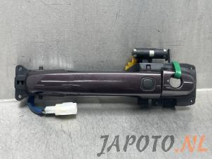 Gebruikte Portiergreep 4Deurs links-voor Toyota Urban Cruiser 1.4 D-4D AWD Prijs € 26,20 Margeregeling aangeboden door Japoto Parts B.V.