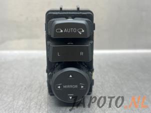 Gebruikte Spiegel Schakelaar Hyundai i30 (PDEB5/PDEBB/PDEBD/PDEBE) 1.0 T-GDI 12V Hybrid 48V Prijs € 15,70 Margeregeling aangeboden door Japoto Parts B.V.