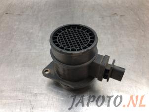 Gebruikte Luchthoeveelheidsmeter Kia Cee'd Sportswagon (JDC5) 1.6 CRDi 16V VGT Prijs € 41,99 Margeregeling aangeboden door Japoto Parts B.V.