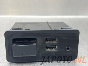 Gebruikte USB module Mazda 2 (DJ/DL) 1.5 SkyActiv-G 90 Prijs € 31,45 Margeregeling aangeboden door Japoto Parts B.V.
