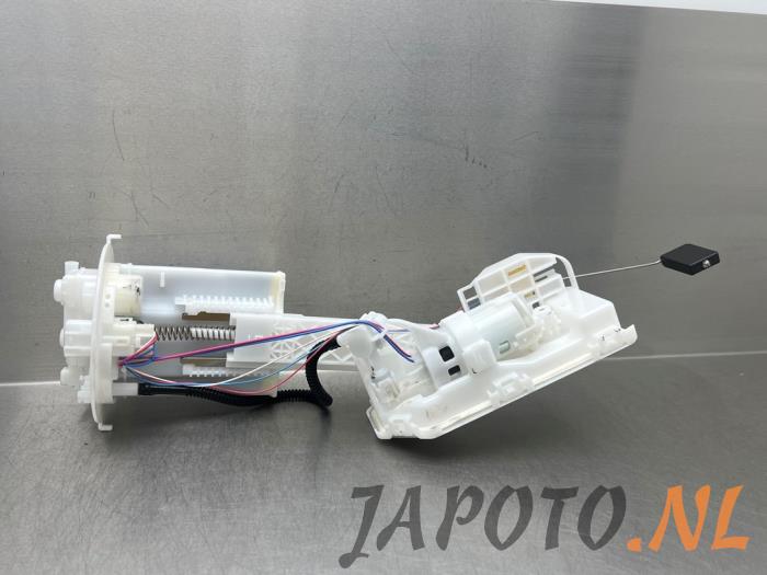 Gebruikte Tank element Pomp Toyota Yaris Cross (PB1/PJ1) 1.5 12V Hybrid 130 Prijs € 157,45 Margeregeling aangeboden door Japoto Parts B.V.