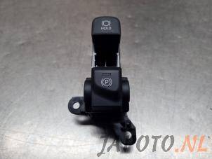 Gebruikte Handrem schakelaar Toyota Yaris Cross (PB1/PJ1) 1.5 12V Hybrid 130 Prijs € 26,20 Margeregeling aangeboden door Japoto Parts B.V.