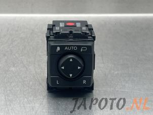 Gebruikte Schakelaar Spiegel Toyota RAV4 (A5) 2.5 Hybrid 16V AWD Prijs € 26,25 Margeregeling aangeboden door Japoto Parts B.V.