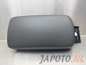 Gebruikte Armleuning Hyundai Kona (OS) 64 kWh Prijs € 52,45 Margeregeling aangeboden door Japoto Parts B.V.