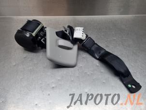 Gebruikte Veiligheidsgordel midden-achter Toyota Verso S 1.33 16V Dual VVT-I Prijs € 42,00 Margeregeling aangeboden door Japoto Parts B.V.