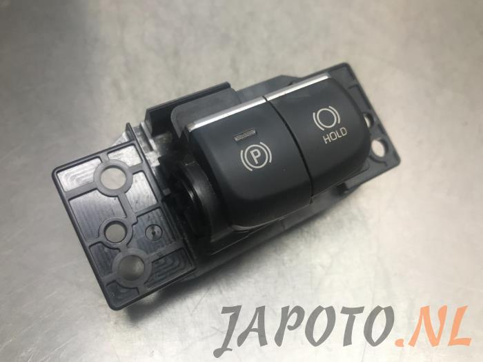 Gebruikte Handrem schakelaar Toyota Corolla (E21/EA1/EH1) 1.8 16V Hybrid Prijs € 26,20 Margeregeling aangeboden door Japoto Parts B.V.