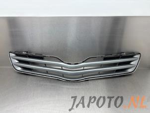 Gebruikte Grille Toyota Verso 2.0 16V D-4D-F Prijs € 78,70 Margeregeling aangeboden door Japoto Parts B.V.