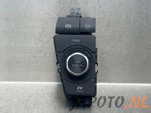 Gebruikte Handrem schakelaar Toyota RAV4 (A5) 2.5 Hybrid 16V AWD Prijs € 104,95 Margeregeling aangeboden door Japoto Parts B.V.