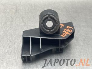 Gebruikte Bumpersteun links-achter Toyota Auris (E18) 1.8 16V Hybrid Prijs € 20,95 Margeregeling aangeboden door Japoto Parts B.V.