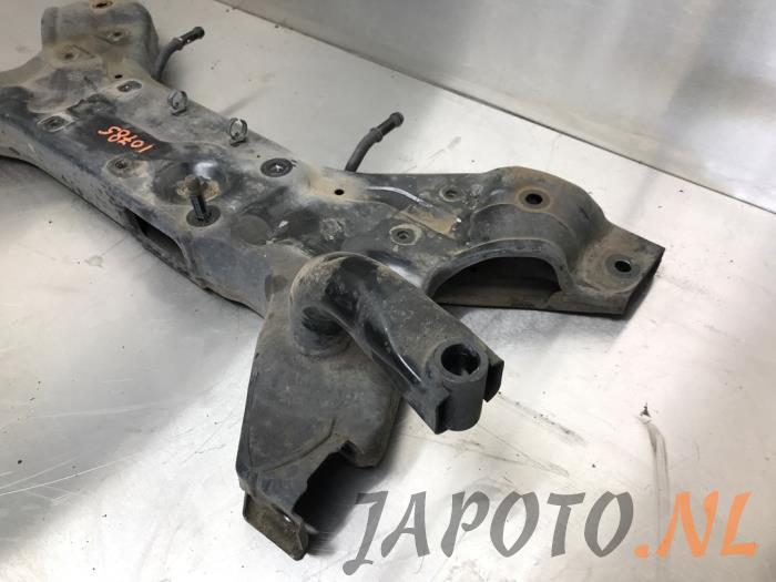Subframe van een Mitsubishi Colt (Z2/Z3) 1.3 16V 2011