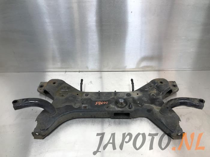 Subframe van een Mitsubishi Colt (Z2/Z3) 1.3 16V 2011