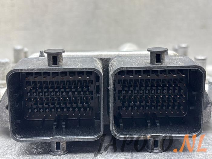 Kontaktslot + computer van een Suzuki Swift (ZA/ZC/ZD) 1.2 16V 2011