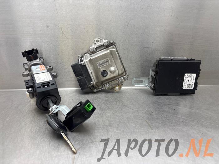 Kontaktslot + computer van een Suzuki Swift (ZA/ZC/ZD) 1.2 16V 2011