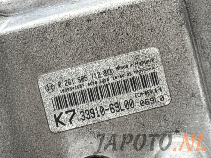 Kontaktslot + computer van een Suzuki Swift (ZA/ZC/ZD) 1.2 16V 2011