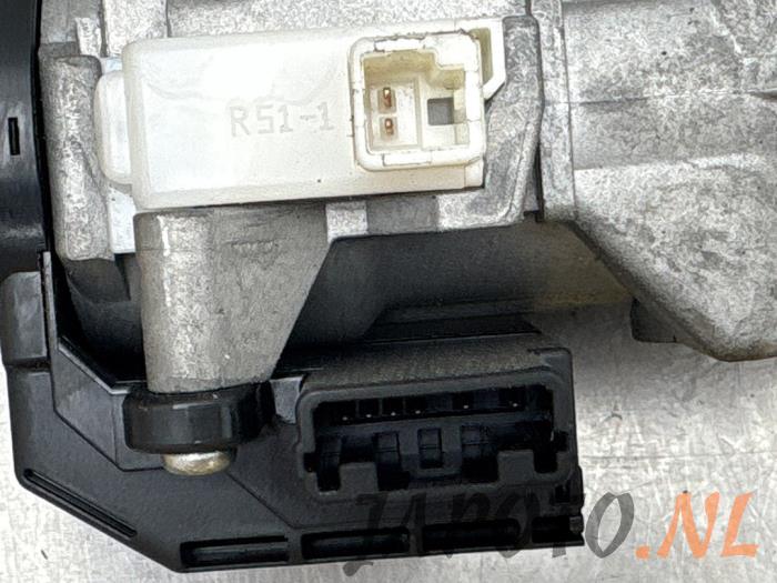 Kontaktslot + computer van een Suzuki Swift (ZA/ZC/ZD) 1.2 16V 2011