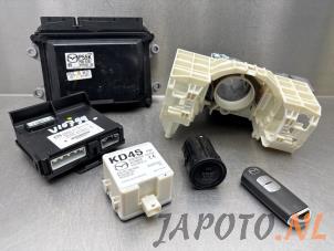 Gebruikte Contactslot + computer Mazda 2 (DJ/DL) 1.5 SkyActiv-G 90 Prijs € 261,45 Margeregeling aangeboden door Japoto Parts B.V.