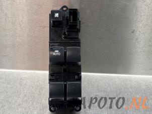 Gebruikte Combischakelaar ramen Mitsubishi Space Star (A0) 1.2 12V Prijs € 41,95 Margeregeling aangeboden door Japoto Parts B.V.