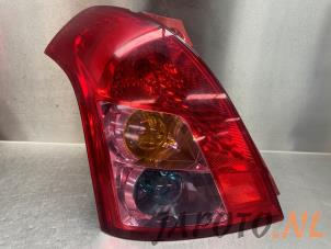 Gebruikte Achterlicht links Suzuki Swift (ZA/ZC/ZD1/2/3/9) 1.5 VVT 16V Prijs € 49,95 Margeregeling aangeboden door Japoto Parts B.V.