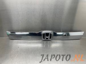 Gebruikte Handgreep Achterklep Honda Jazz (GE6/GE8/GG/GP) 1.3 VTEC 16V Hybrid Prijs € 52,45 Margeregeling aangeboden door Japoto Parts B.V.