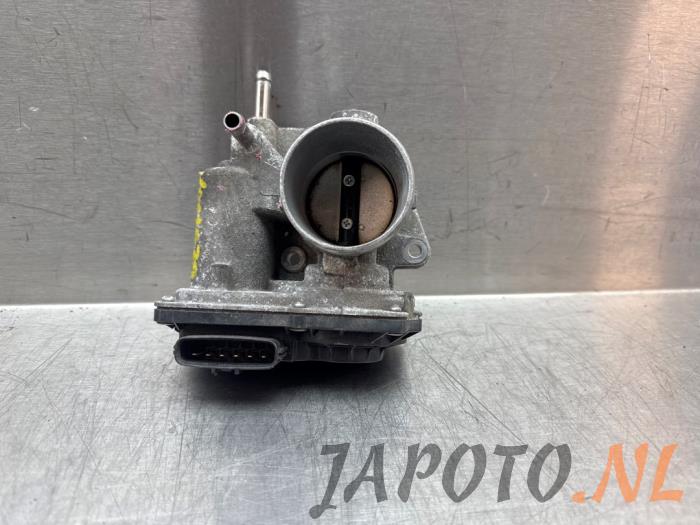 Gebruikte Gasklephuis Toyota Yaris III (P13) 1.5 16V Hybrid Prijs € 26,20 Margeregeling aangeboden door Japoto Parts B.V.
