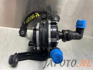 Gebruikte Waterpomp Hyundai Kona (SX2) 1.6 GDi HEV 16V Prijs € 157,45 Margeregeling aangeboden door Japoto Parts B.V.