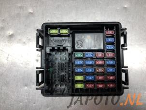 Gebruikte Zekeringkast Hyundai Kona (SX2) 1.6 GDi HEV 16V Prijs € 131,20 Margeregeling aangeboden door Japoto Parts B.V.