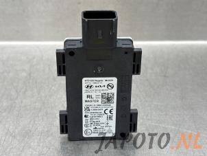 Gebruikte Dode hoek sensor Hyundai Kona (SX2) 1.6 GDi HEV 16V Prijs € 209,95 Margeregeling aangeboden door Japoto Parts B.V.