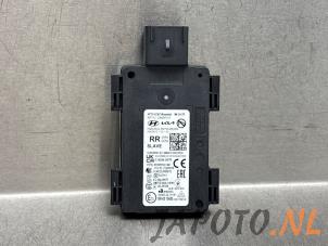 Gebruikte Dode hoek sensor Hyundai Kona (SX2) 1.6 GDi HEV 16V Prijs € 209,95 Margeregeling aangeboden door Japoto Parts B.V.