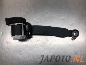 Gebruikte Veiligheidsgordel rechts-achter Toyota Yaris III (P13) 1.5 16V Hybrid Prijs € 29,95 Margeregeling aangeboden door Japoto Parts B.V.