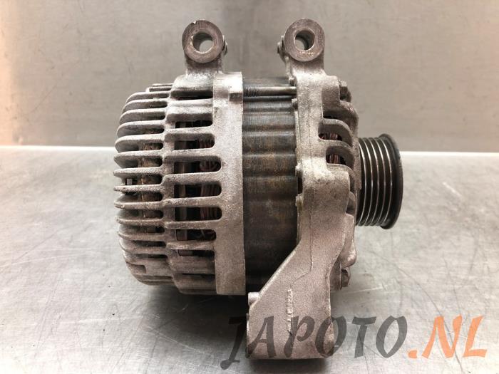 Dynamo van een Subaru XV (GP) 1.6 AWD 16V 2014